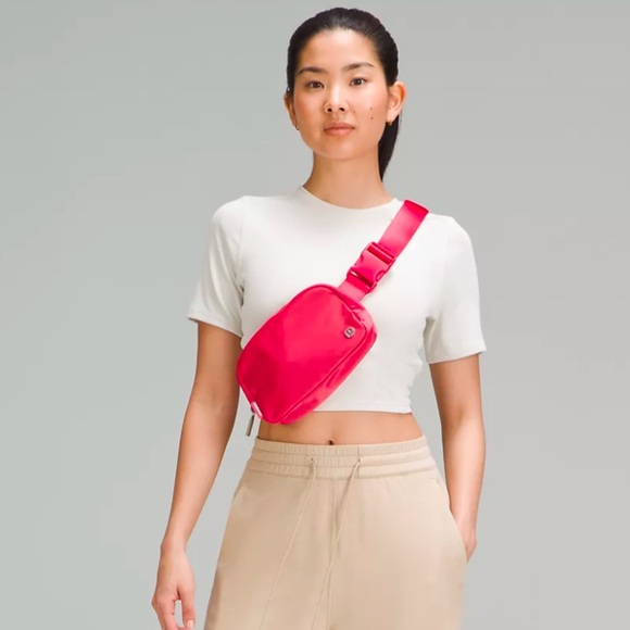 Everywhere Belt Bag 1L NWT Cherry Mist - Picture 2 of 6